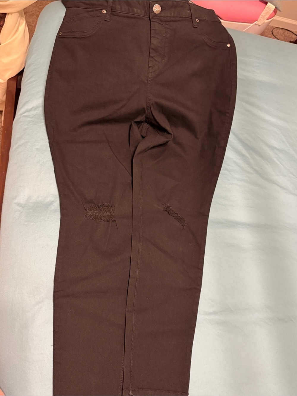 Women’s Black Skinny Jeans with Knee Distress